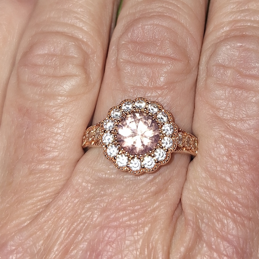 Rose Gold beautiful ring - Picture 2 of 3